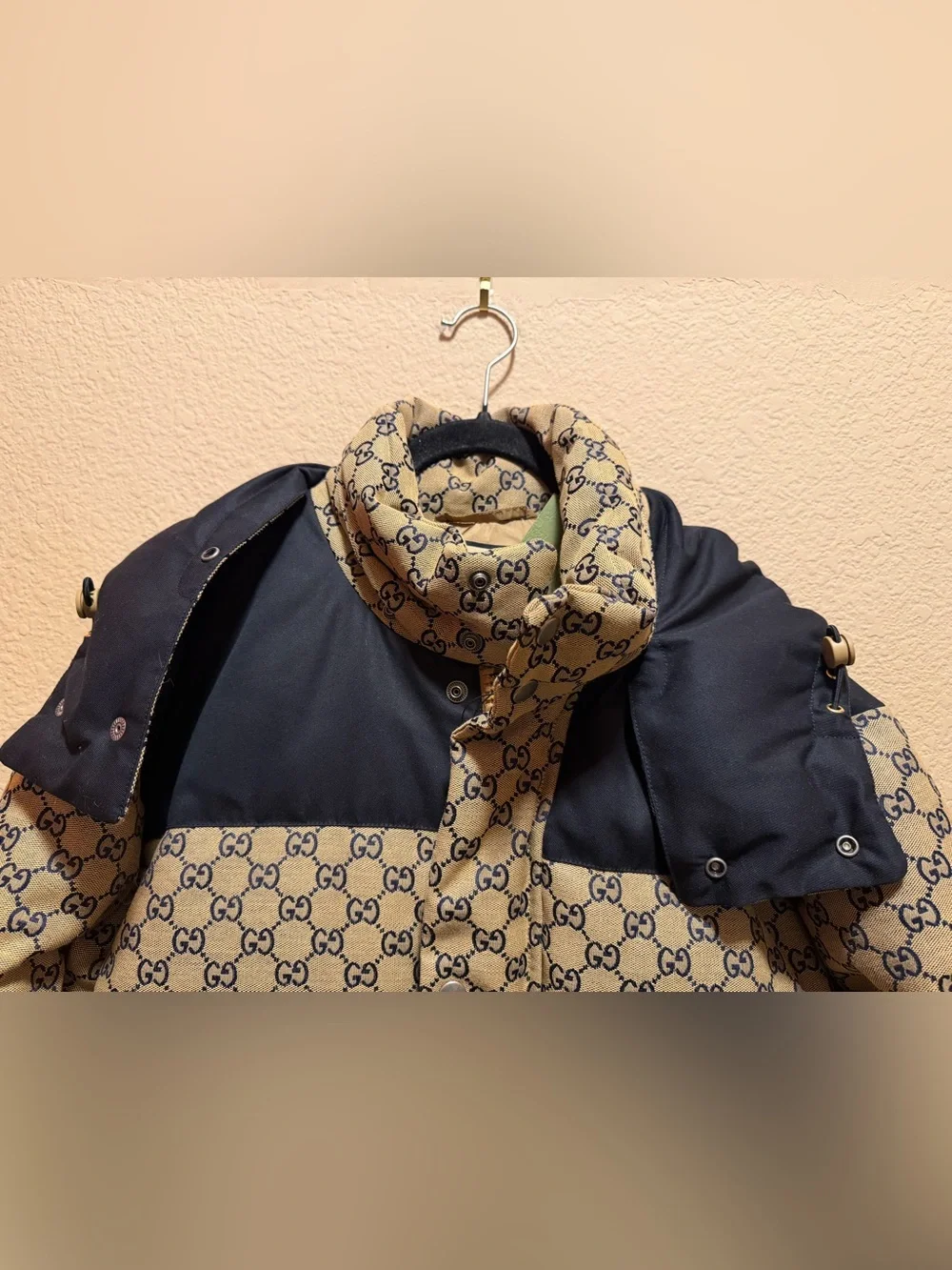 New Authentic Gucci GG Supreme Puffer Jacket Coat Tan Navy Size IT 50 / US L